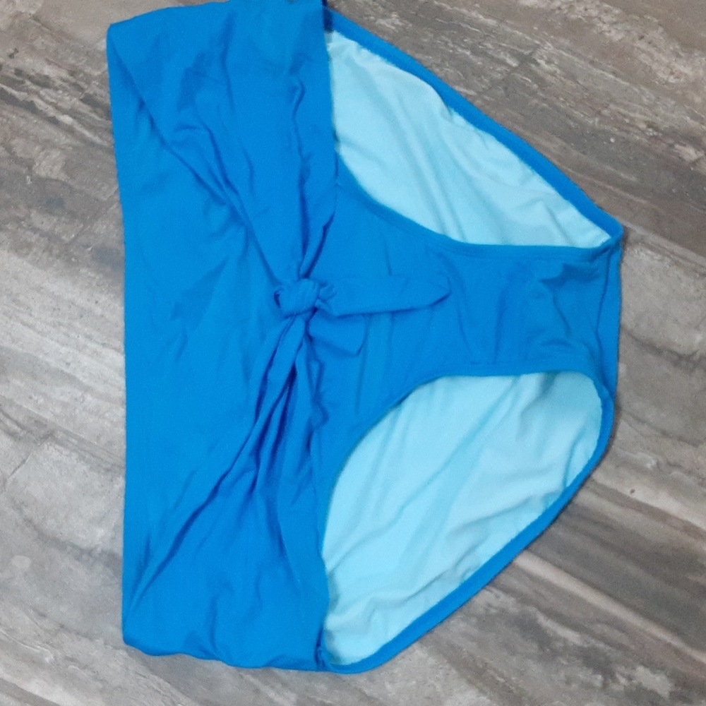 Time and Tru two-piece swimsuit 1X bottom and a 2X top - Picture 4 of 5